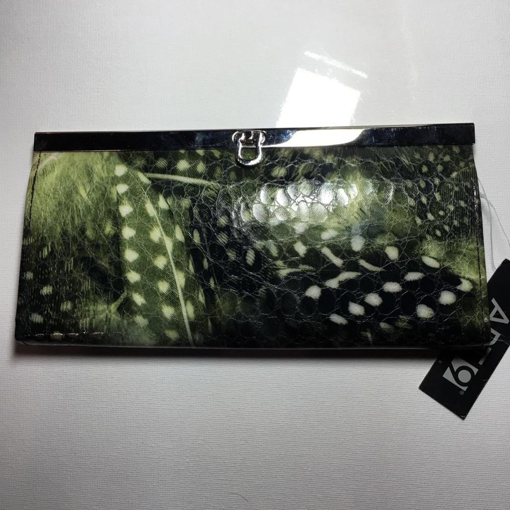 Apt 9 Clutch Nwt - image 1
